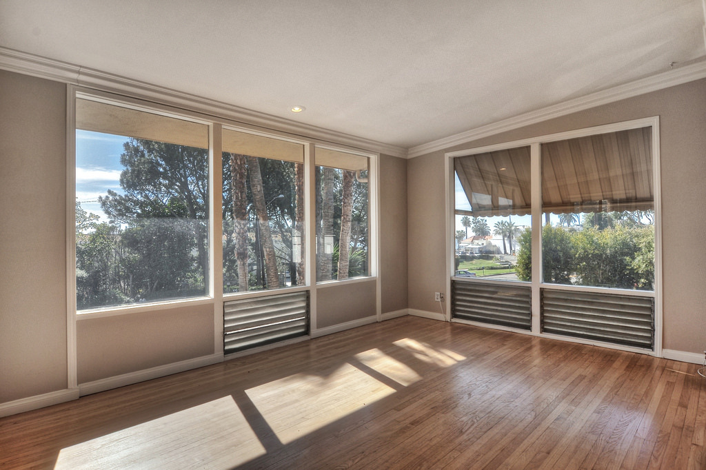 Laguna Beach Apartment: 250 Cliff Drive