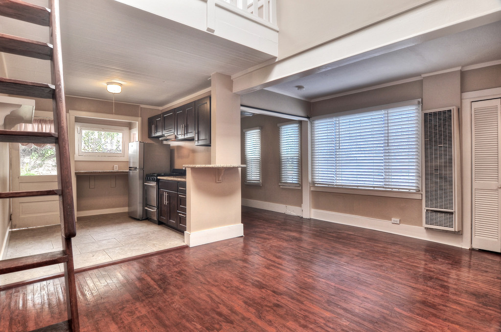 Laguna Beach Apartment: 212 North Coast Highway