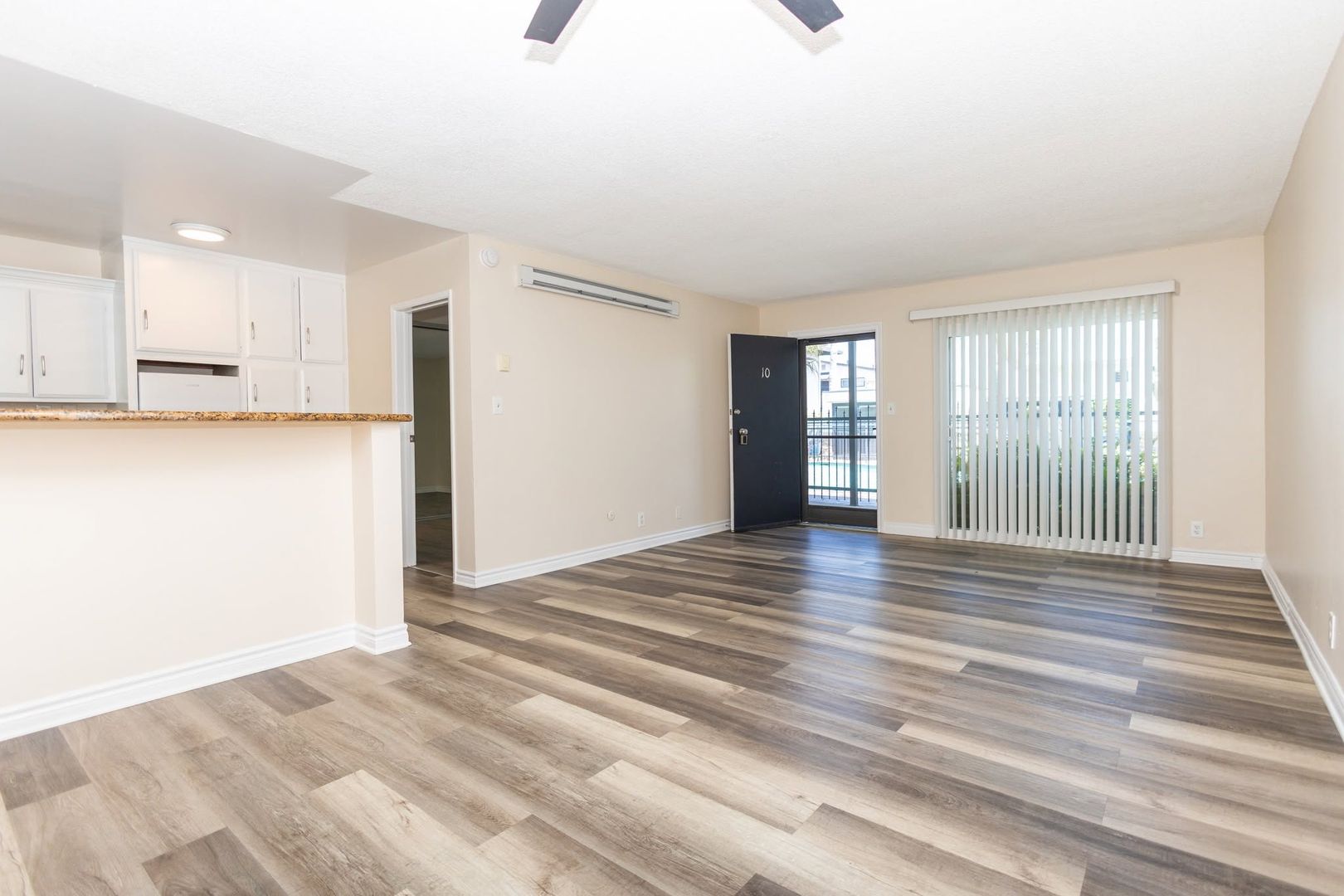 Costa Mesa Apartment: 931 West 19th Street
