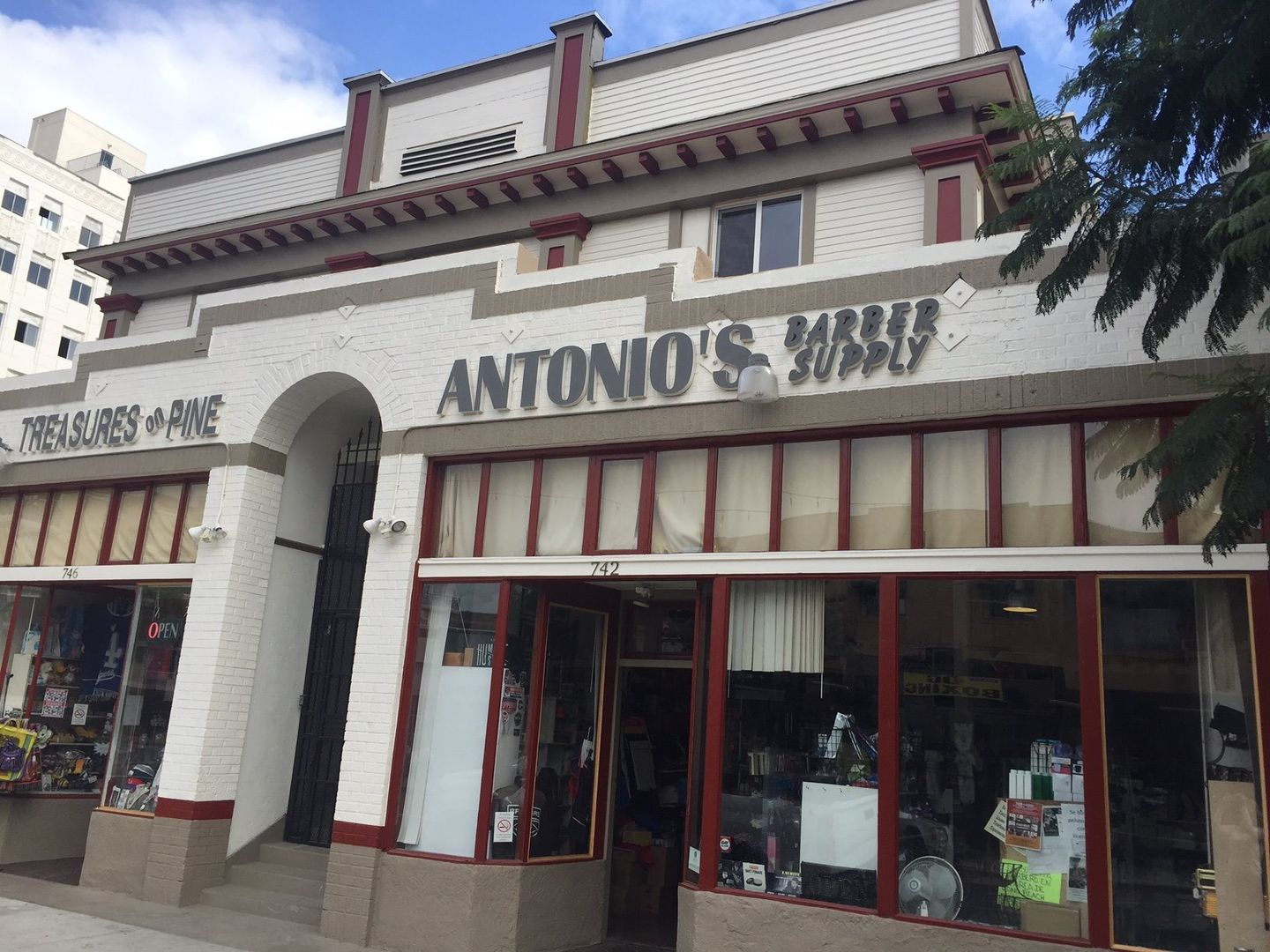 Long Beach Apartment: 744 Pine Avenue