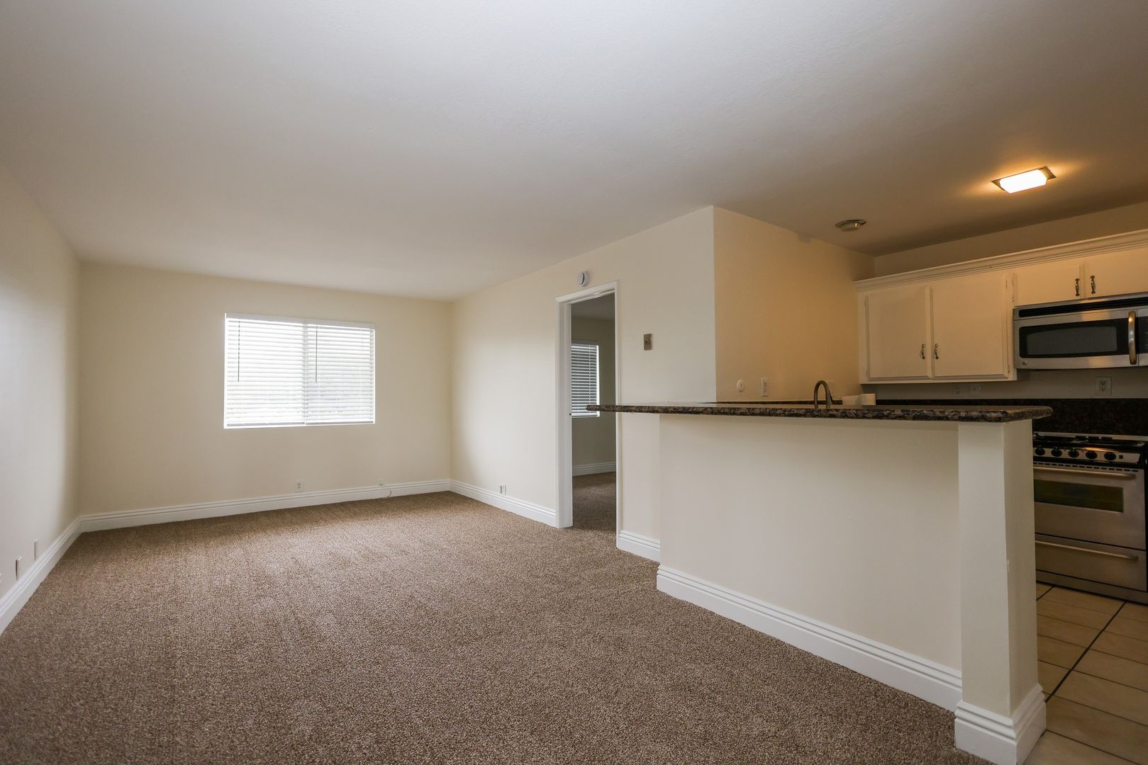 Costa Mesa Apartment: 931 West 19th Street