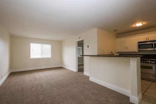 Charming 1 Bedroom Unit! – photo 1