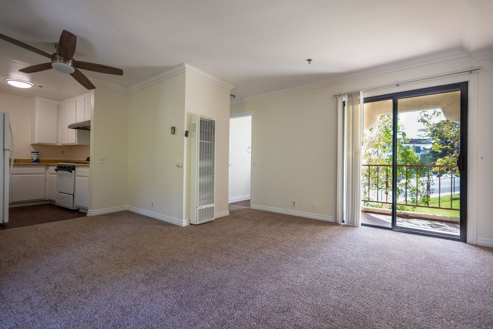 San Clemente Apartment: 248 Avenida Palizada