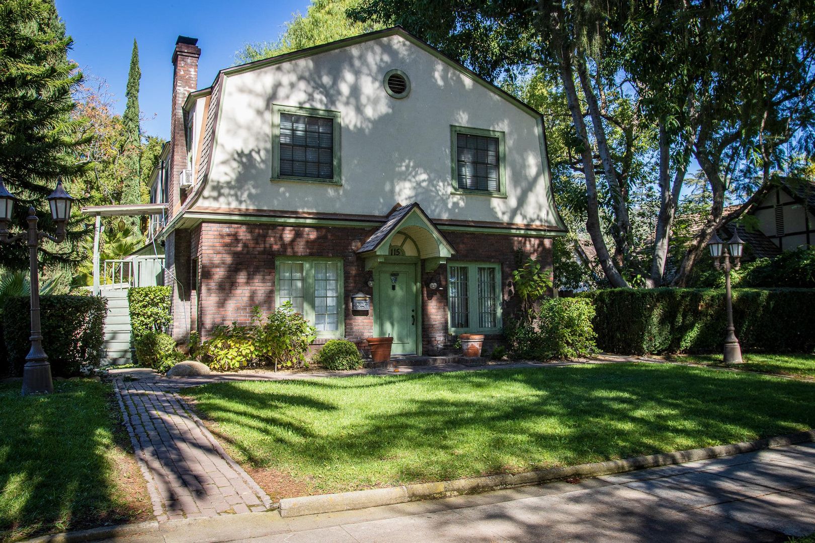 Ontario Apartment: 115 E Fourth Street
