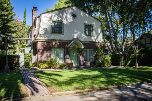 1BR IN HISTORIC ONTARIO – photo 1
