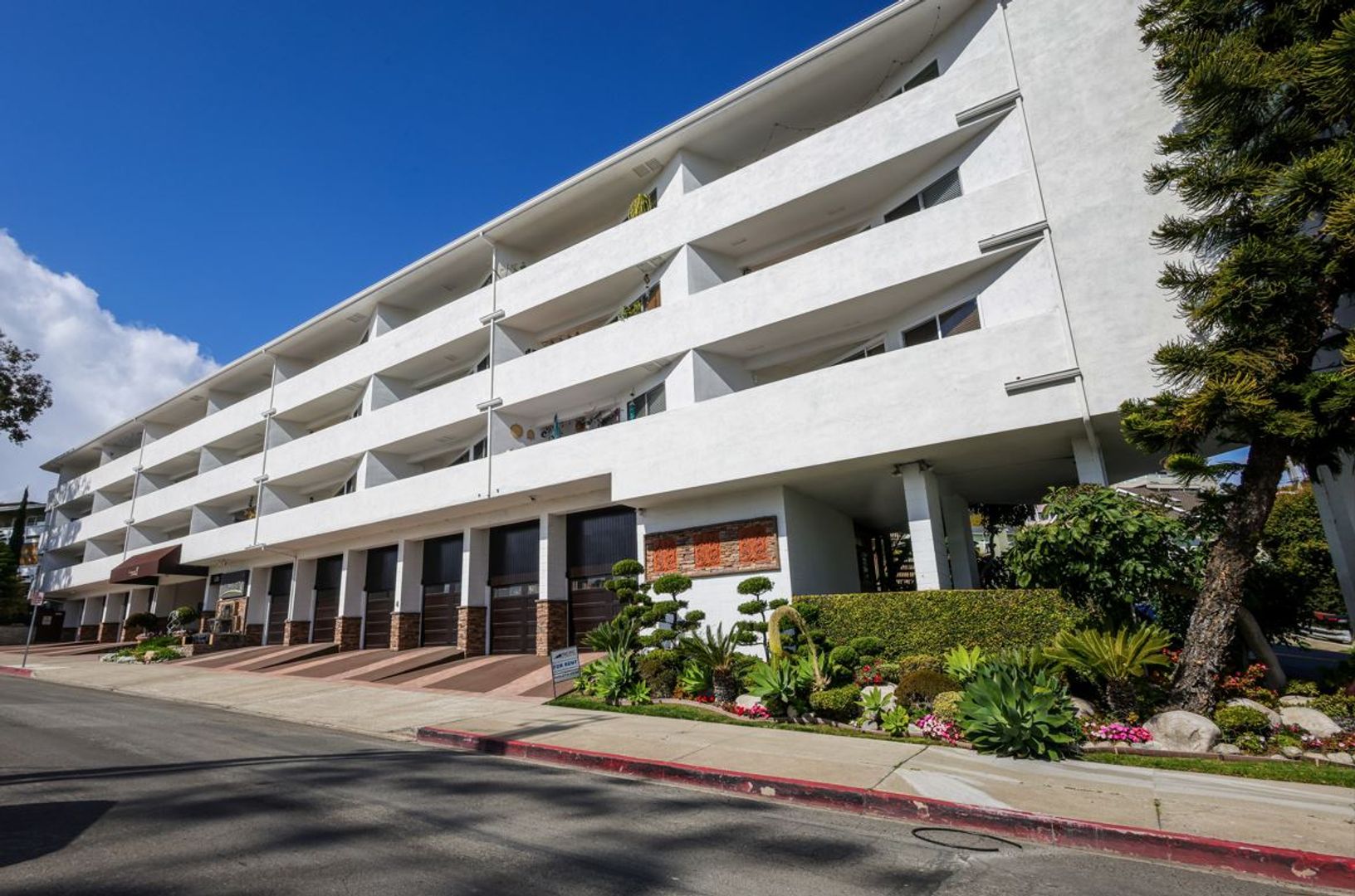 Laguna Beach Apartment: 100 Cliff Drive