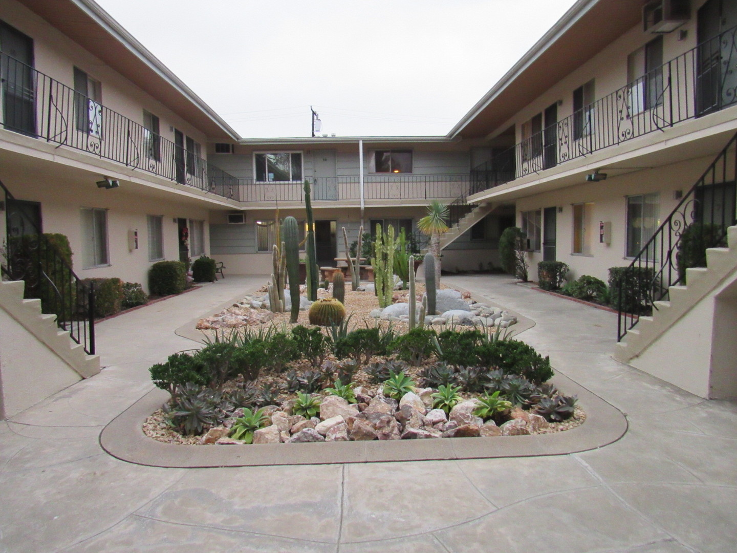 Pasadena Apartment: 850 S Rosemead Blvd