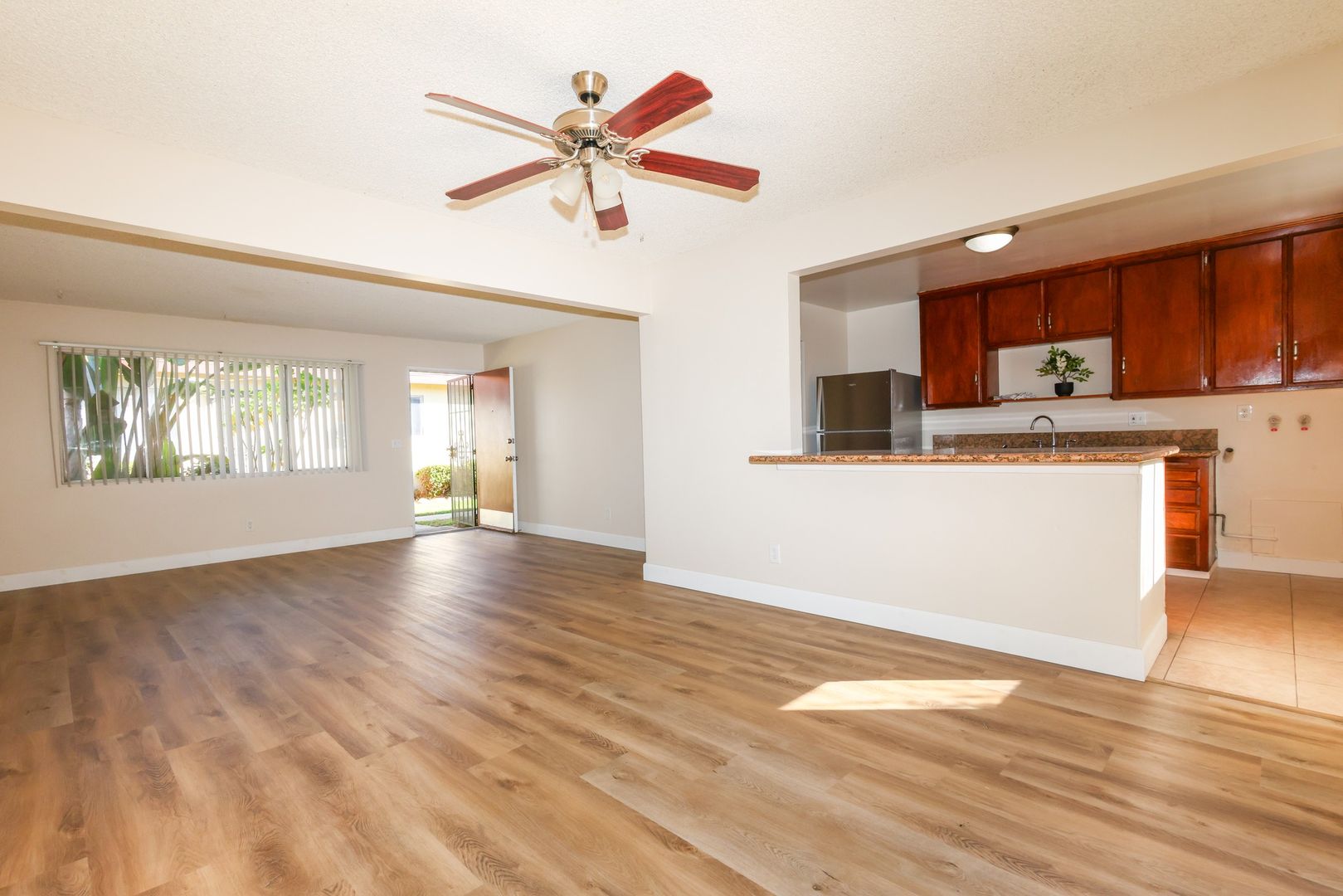 Ontario Apartment: 829 & 831 S. Oaks Ave