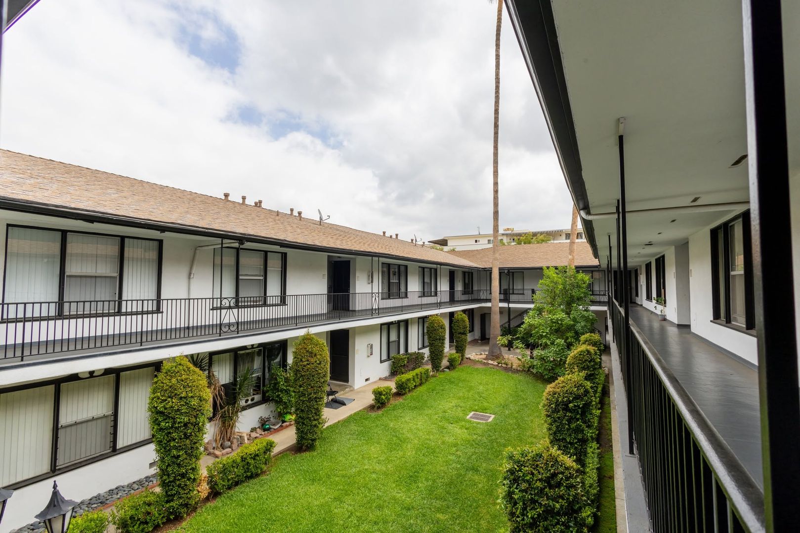Pasadena Apartment: 170 S. Chester Ave.