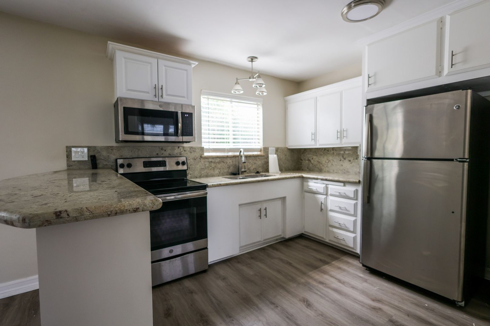 Costa Mesa Apartment: 931 West 19th Street