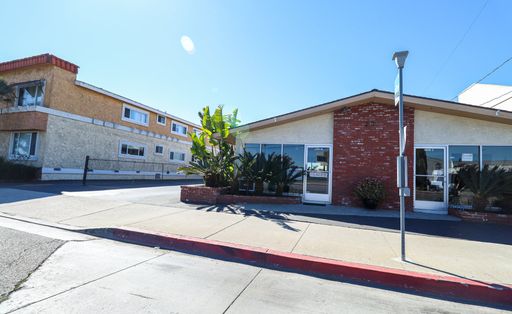 COSTA MESA PRIME MEDITIRANIAN commercial spacious unit available