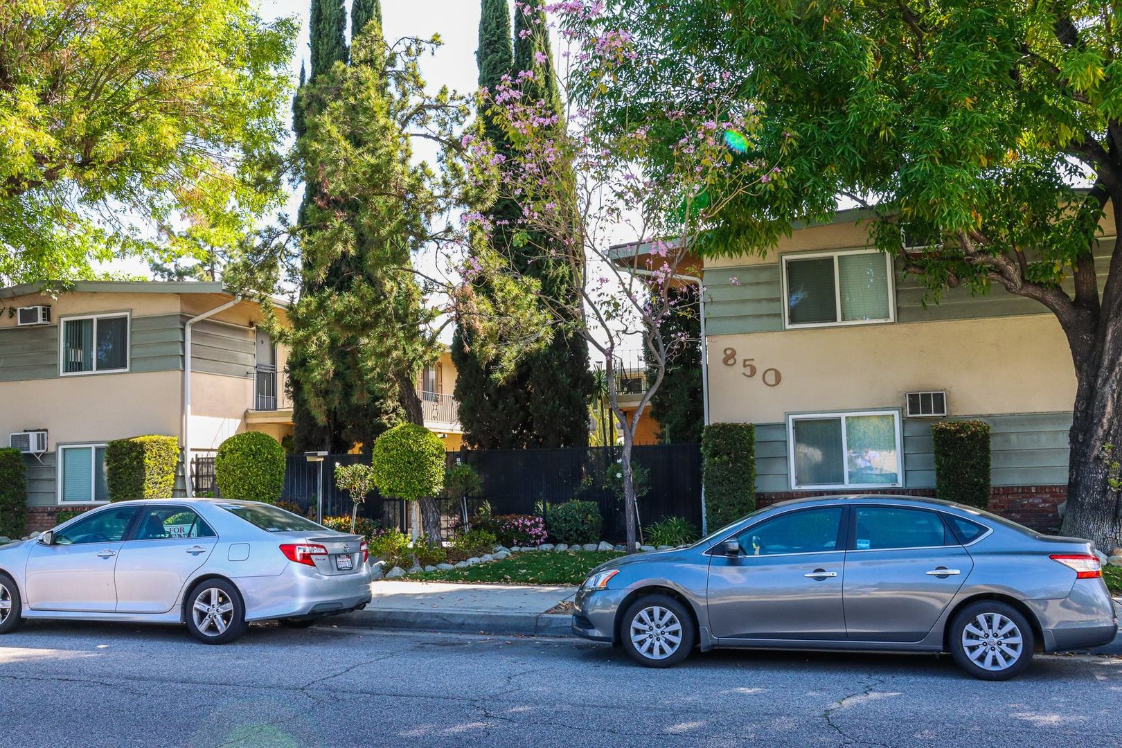 Pasadena Apartment: 850 S Rosemead Blvd