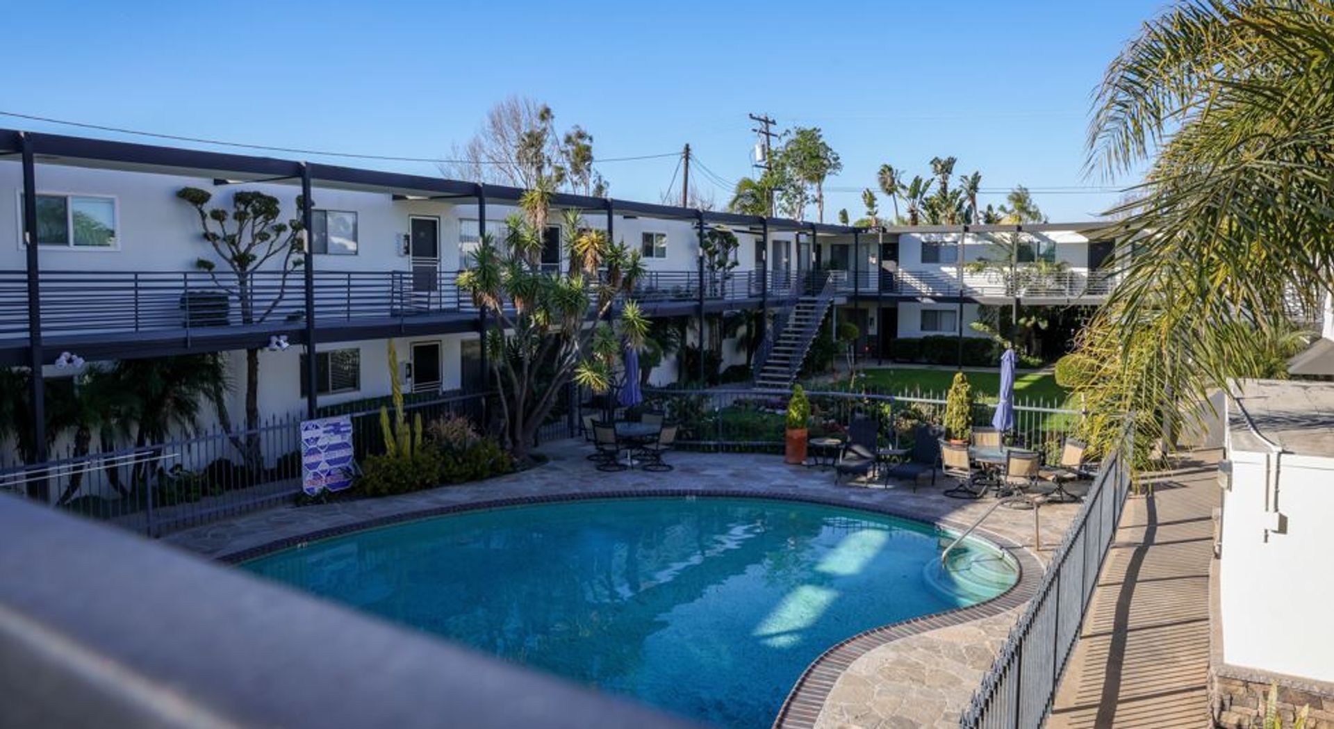 Costa Mesa Apartment: 931 West 19th Street