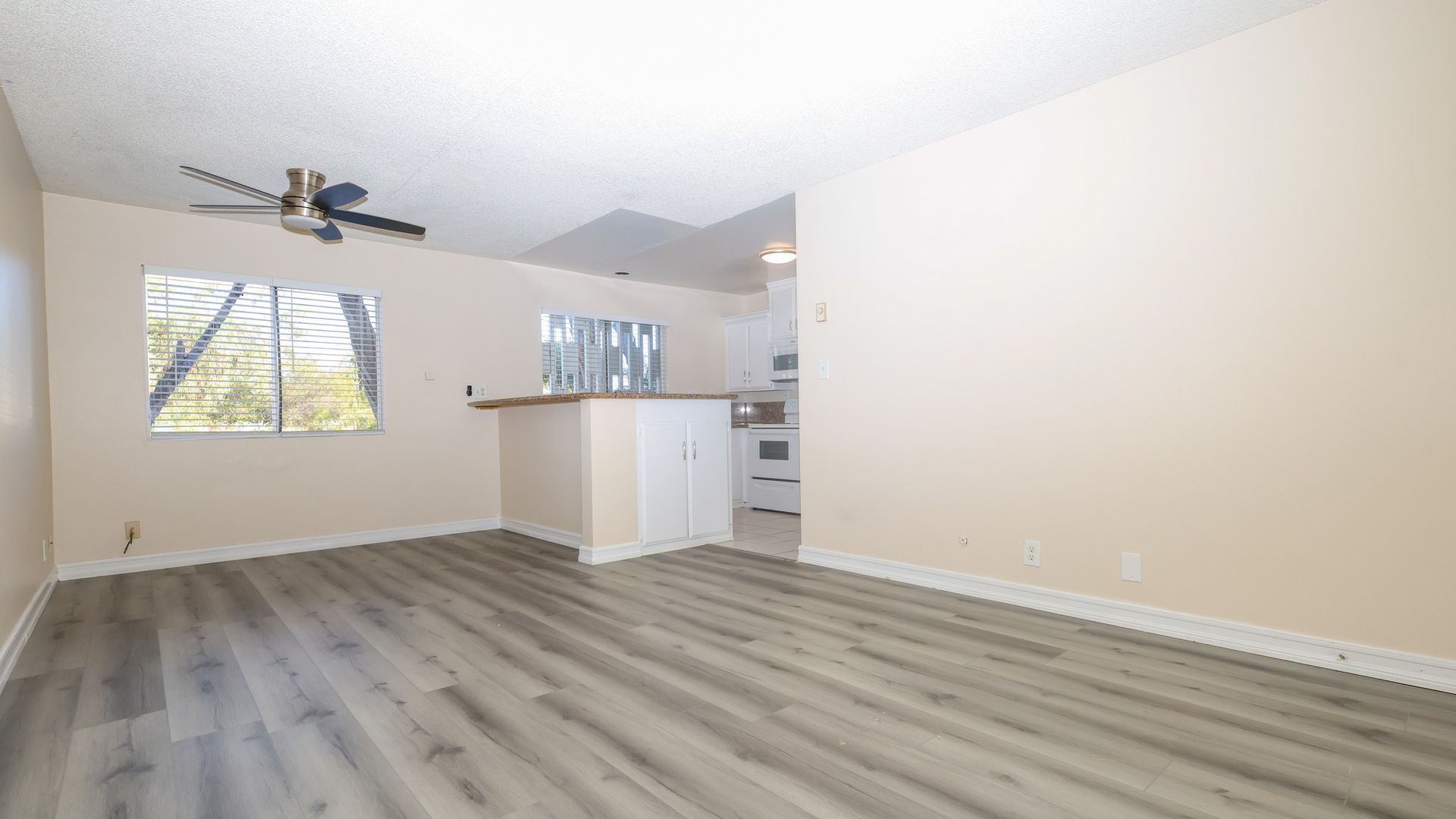 Costa Mesa Apartment: 931 West 19th Street