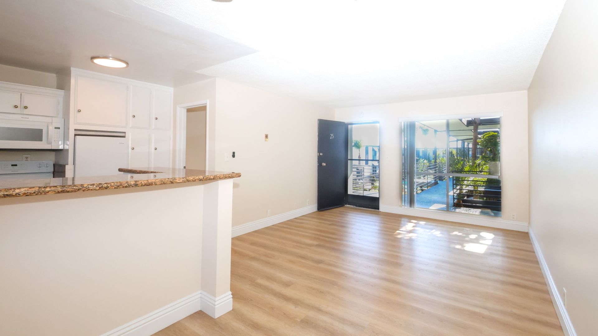 Costa Mesa Apartment: 931 West 19th Street