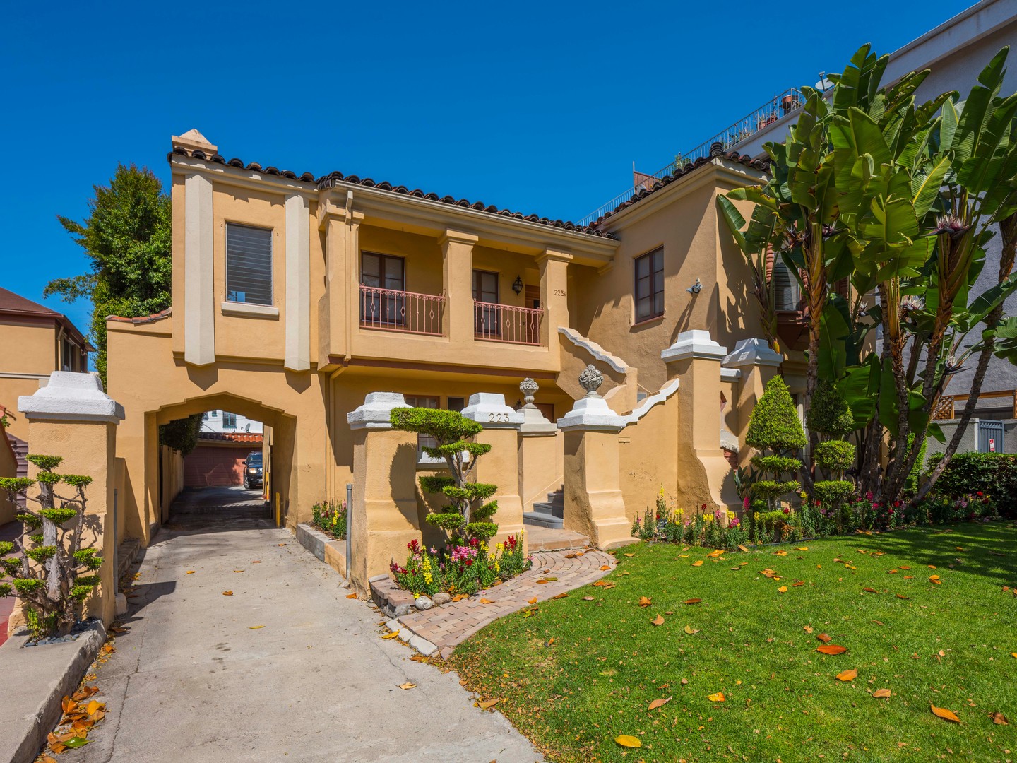 Beverly Hills Apartment: 223 South Gale Drive