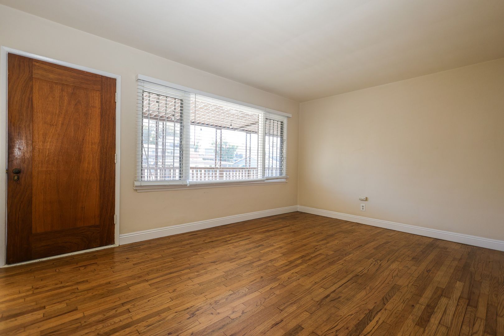 San Clemente Apartment: 506 Avenida Victoria