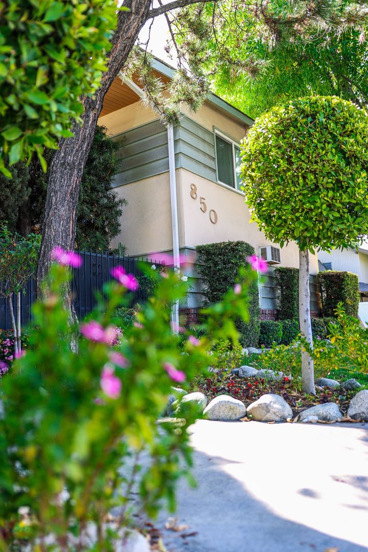 Pasadena Apartment: 850 S Rosemead Blvd