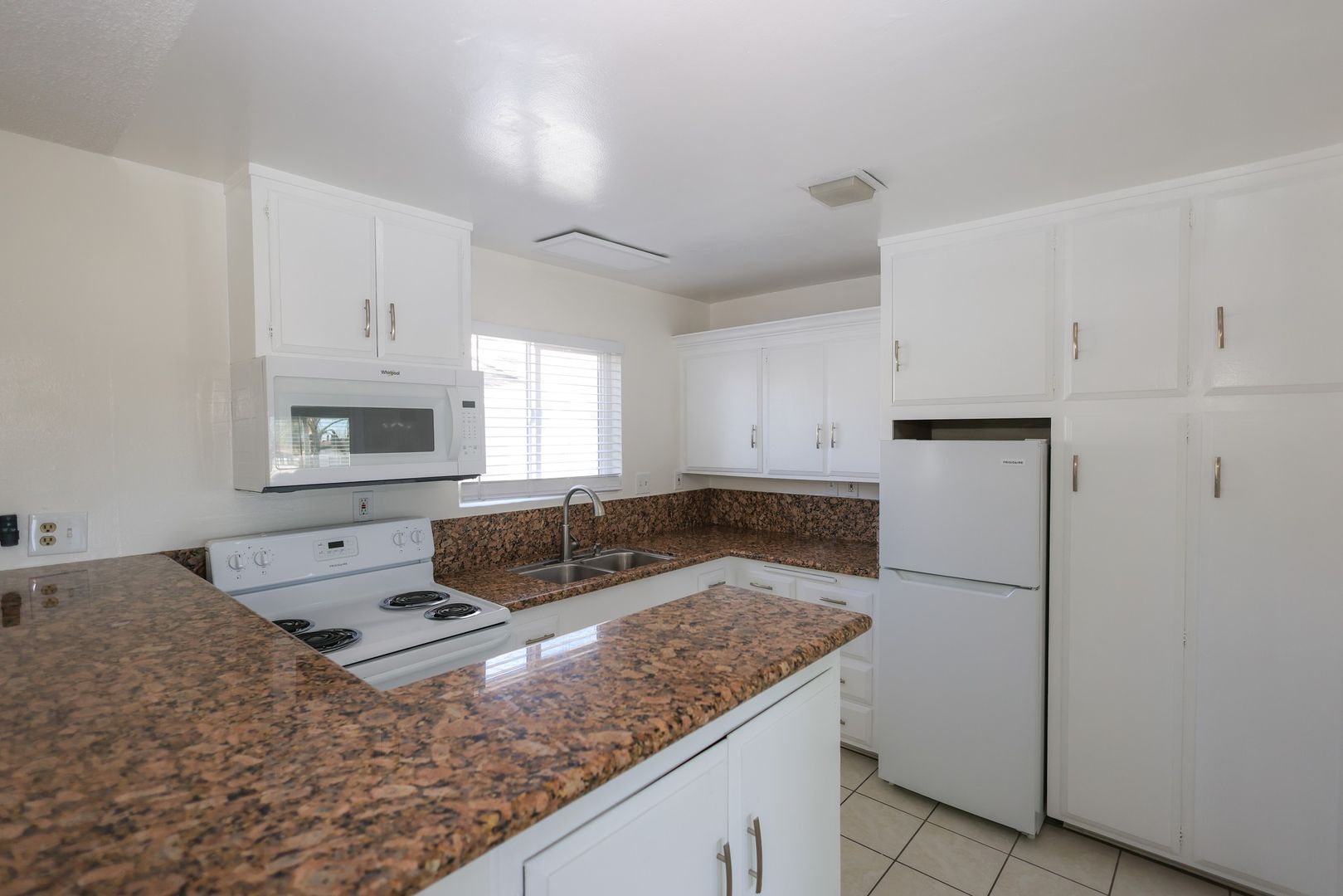 Costa Mesa Apartment: 931 West 19th Street