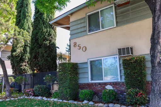 SPACIOUS 1 BED/ 1 BATH UNIT! UPSTAIRS UNIT – photo 1