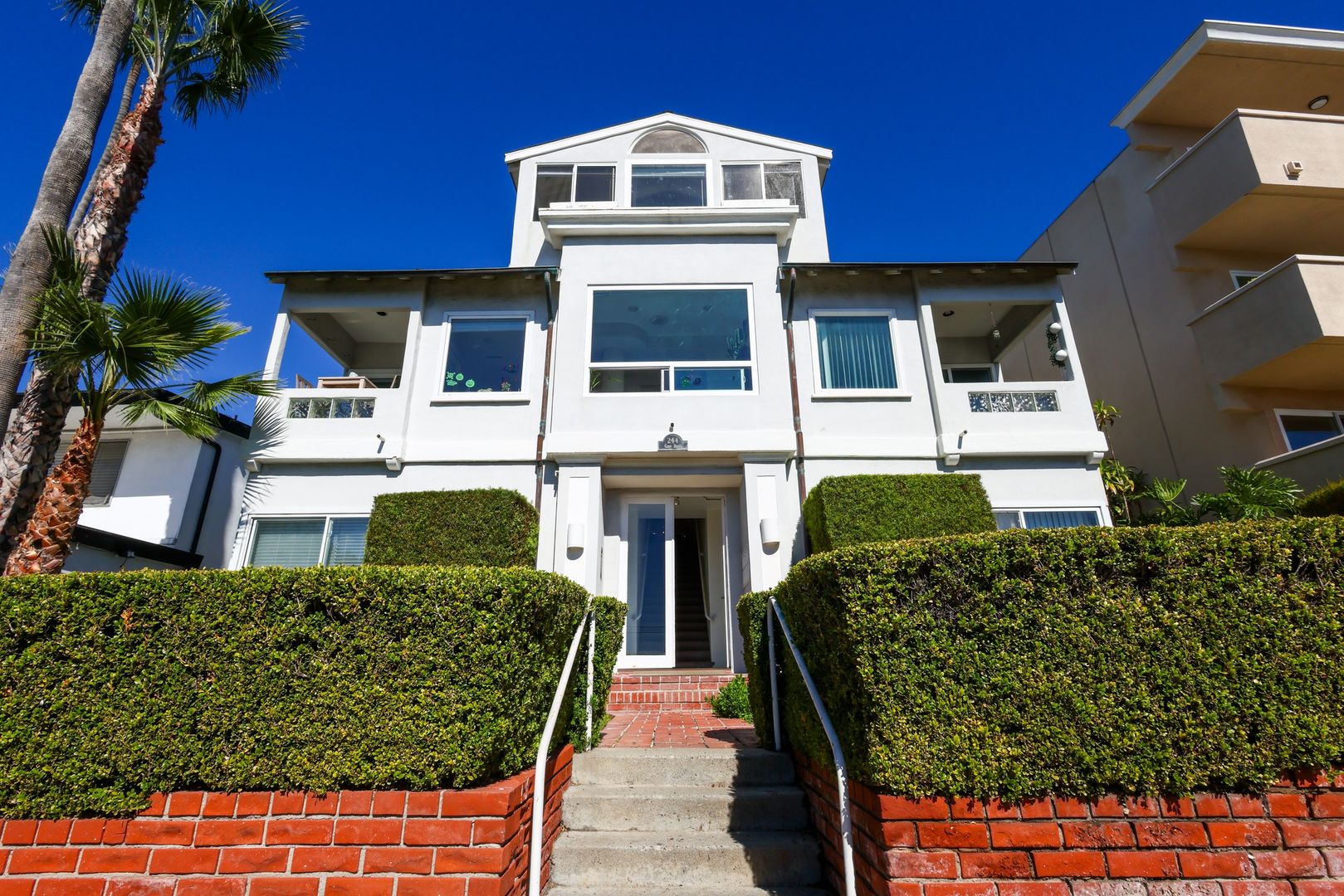 Laguna Beach Apartment: 244 Cliff Drive