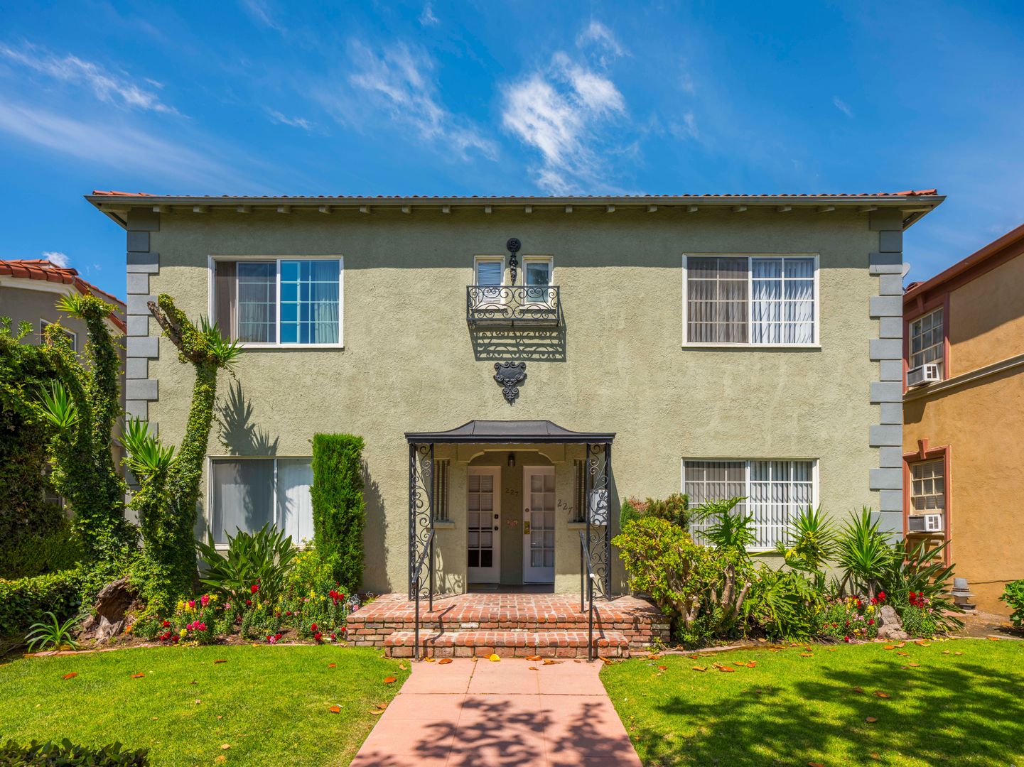 Beverly Hills Apartment: 227 South Gale Drive