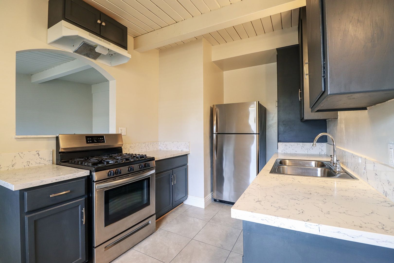 Pasadena Apartment: 850 S Rosemead Blvd