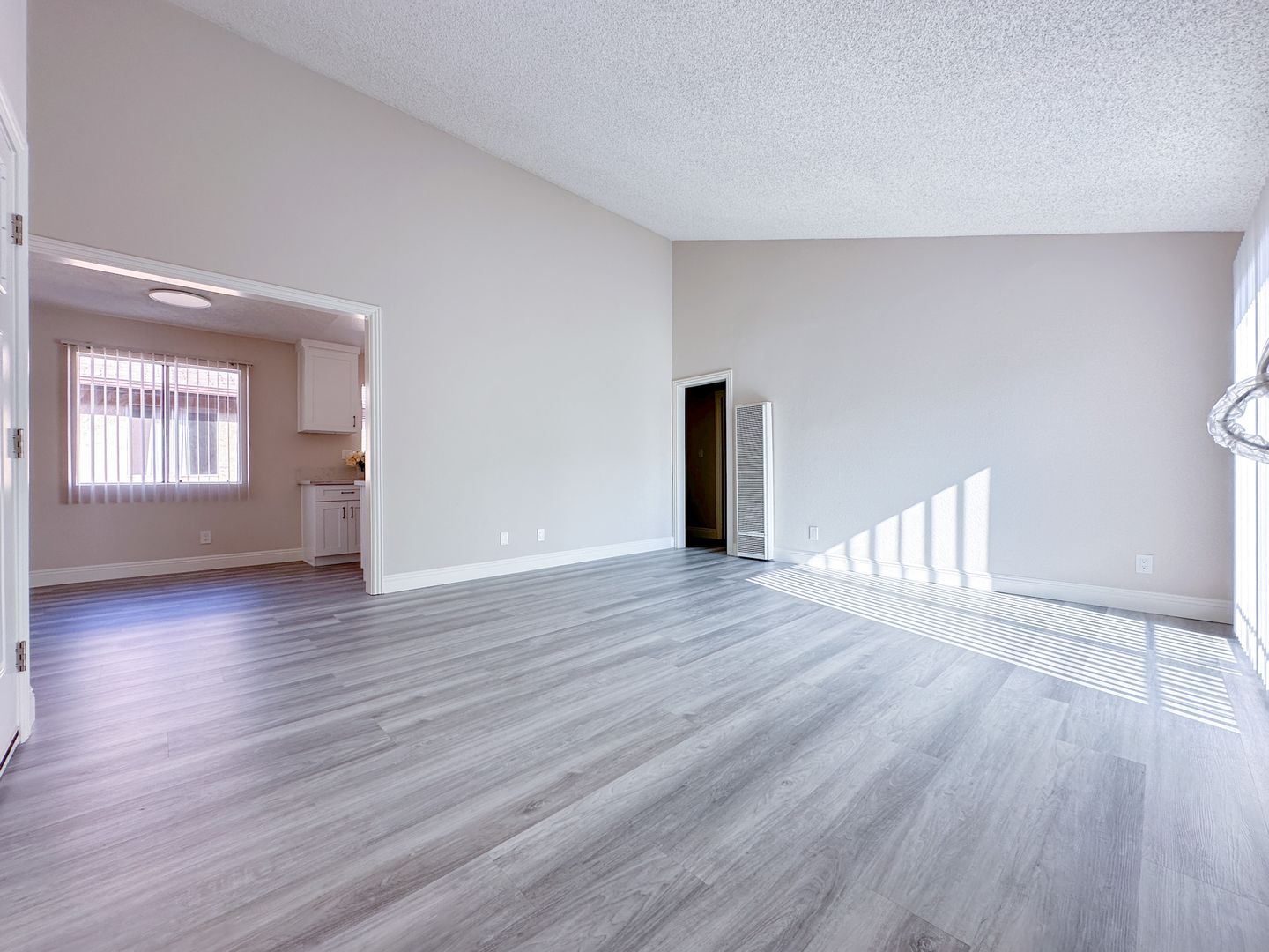 Montebello Apartment: 829 S. Greenwood Avenue