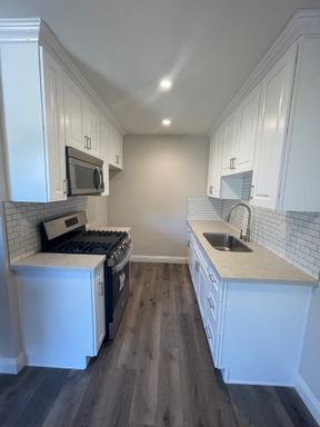Grab this NEWLY renovated University Park 2 bd/1 ba – photo 1