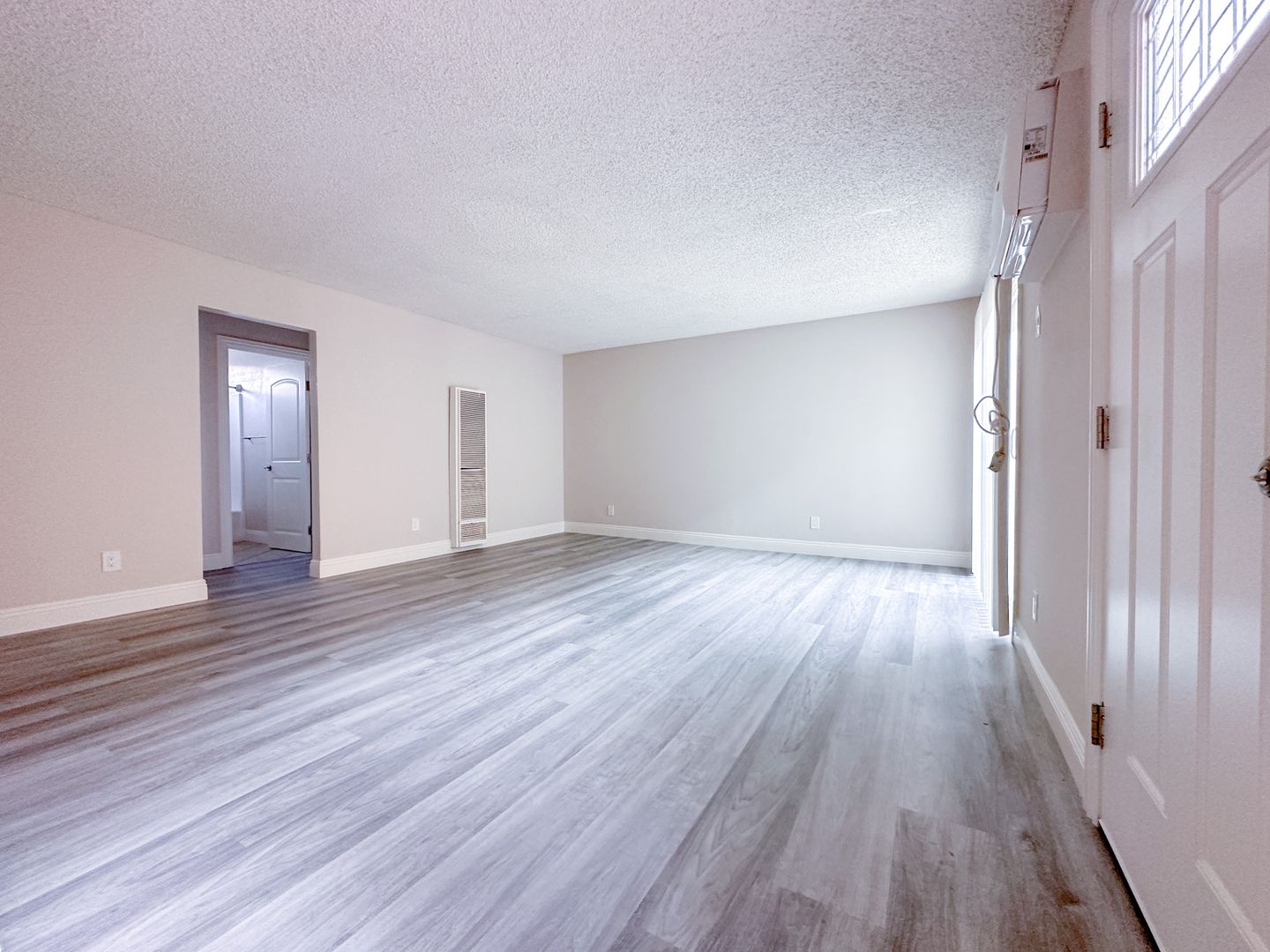 Montebello Apartment: 829 S. Greenwood Avenue