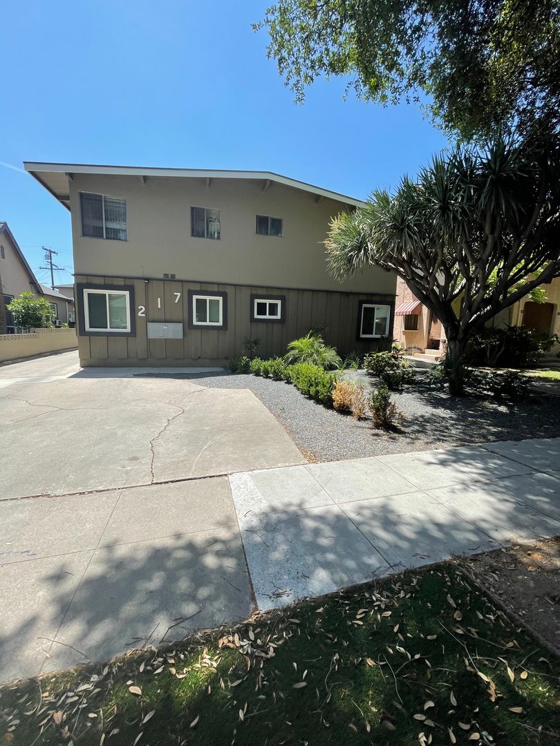 Alhambra Apartment: 217 S. Marguerita Avenue