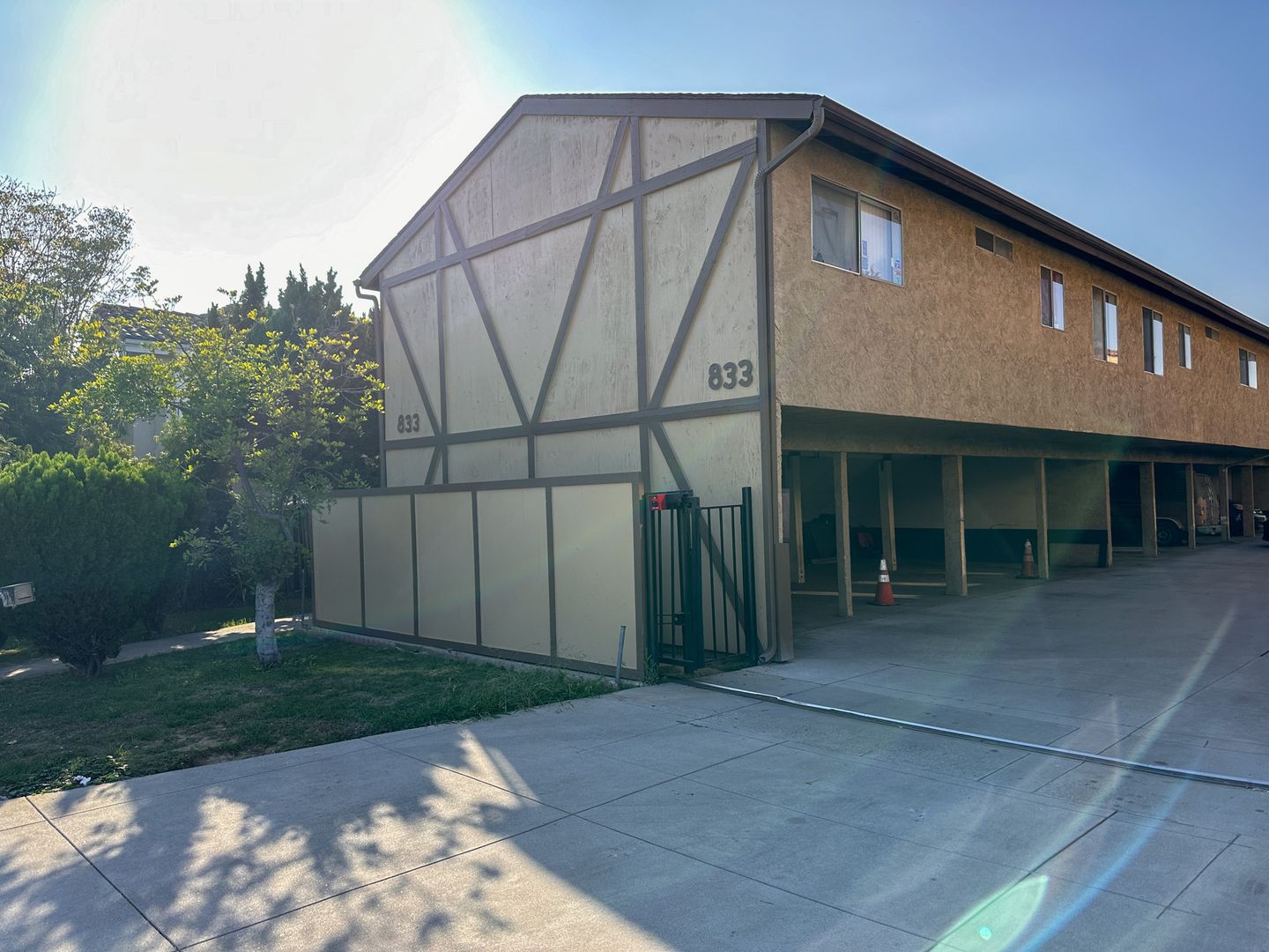 Montebello Apartment: 829 S. Greenwood Avenue