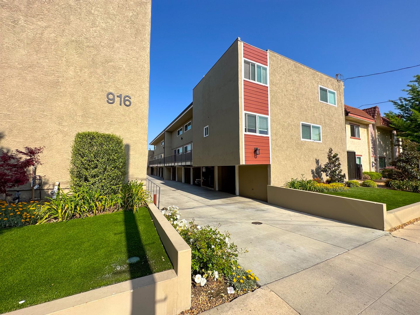 Alhambra Apartment: 916 S.Marguerita Avenue