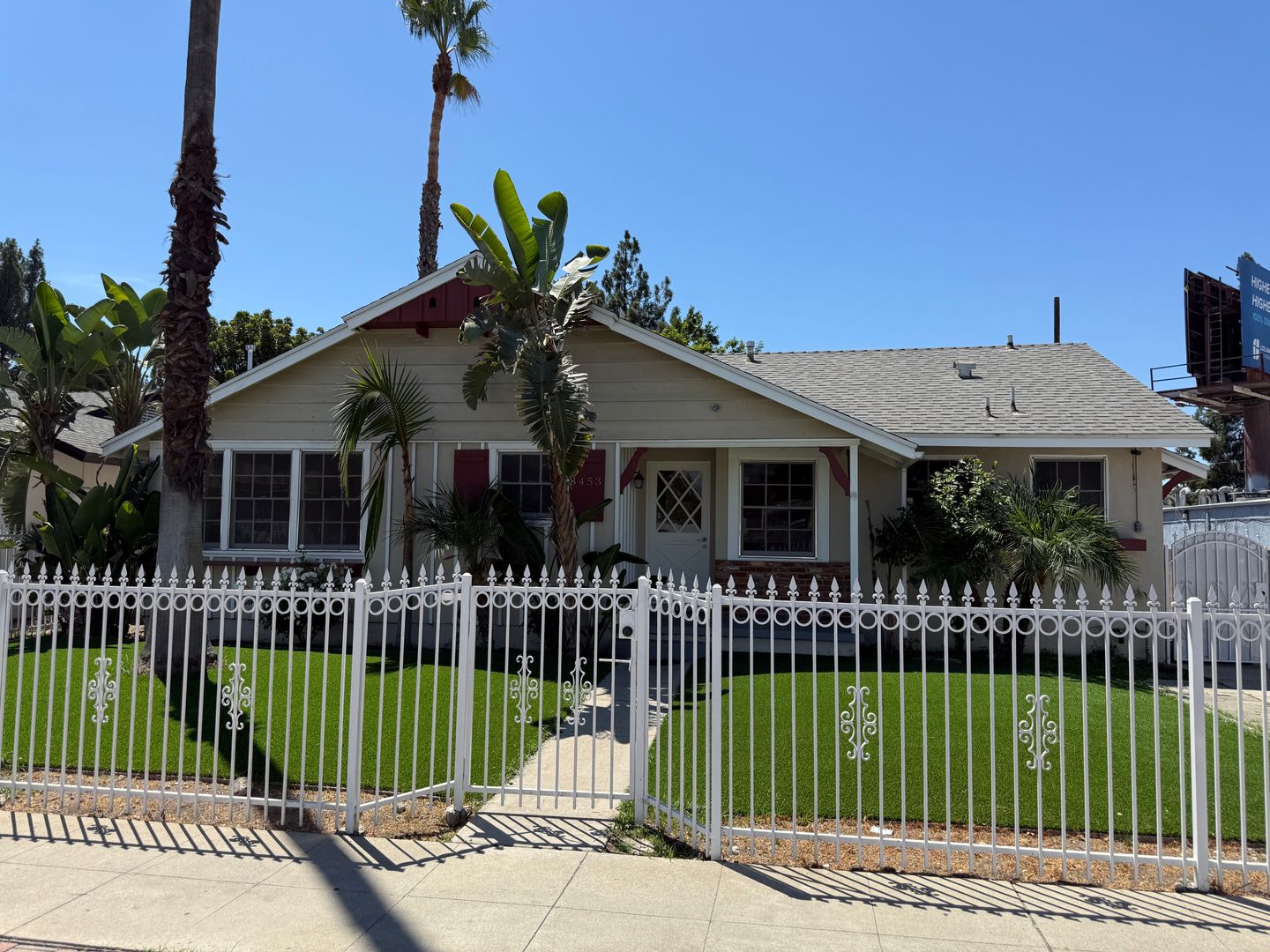 Sun Valley House: 8453 Webb Ave