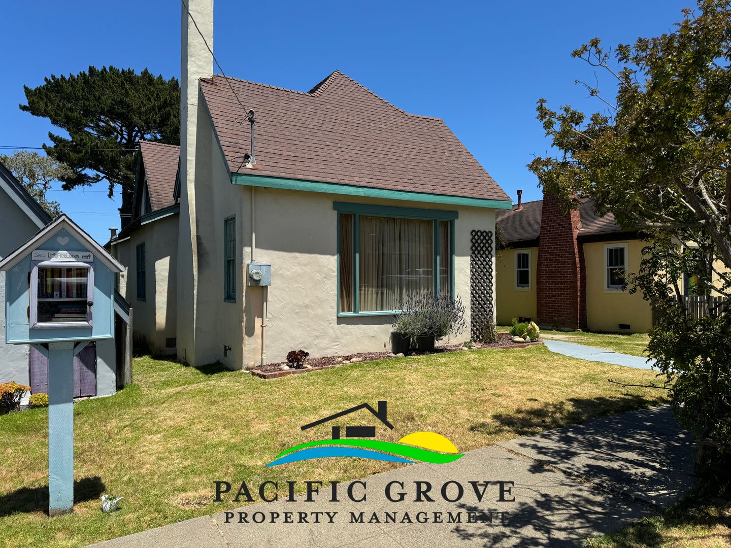 Pacific Grove House: 424 Gibson Ave