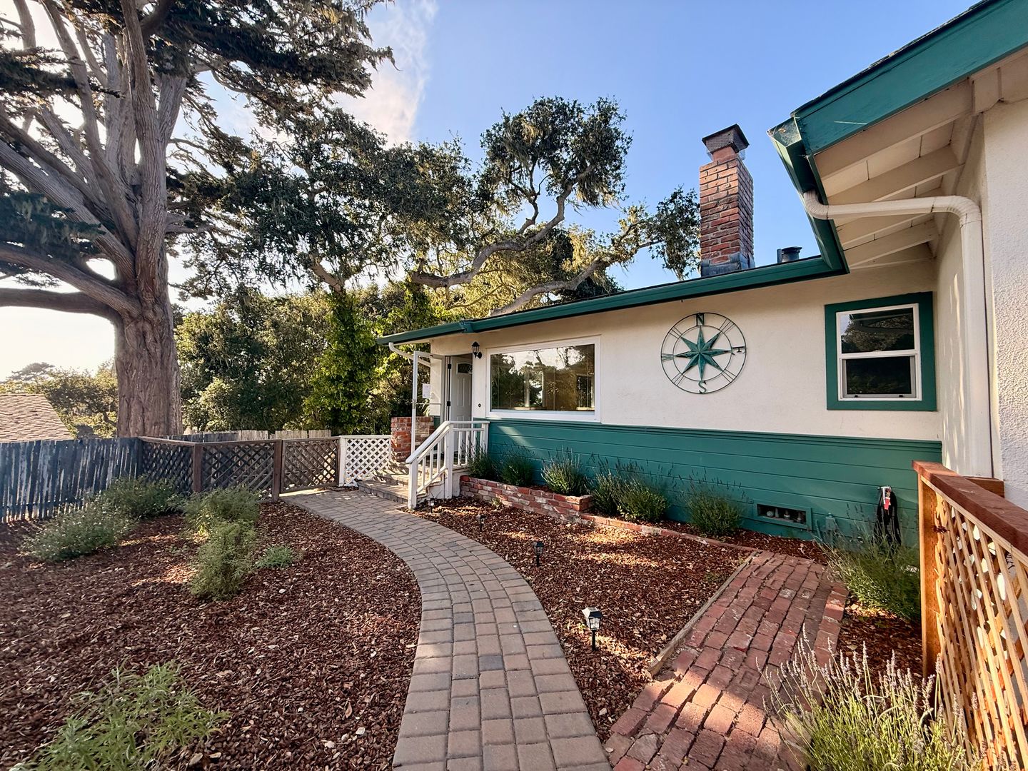 Pacific Grove House: 922 Maple Street
