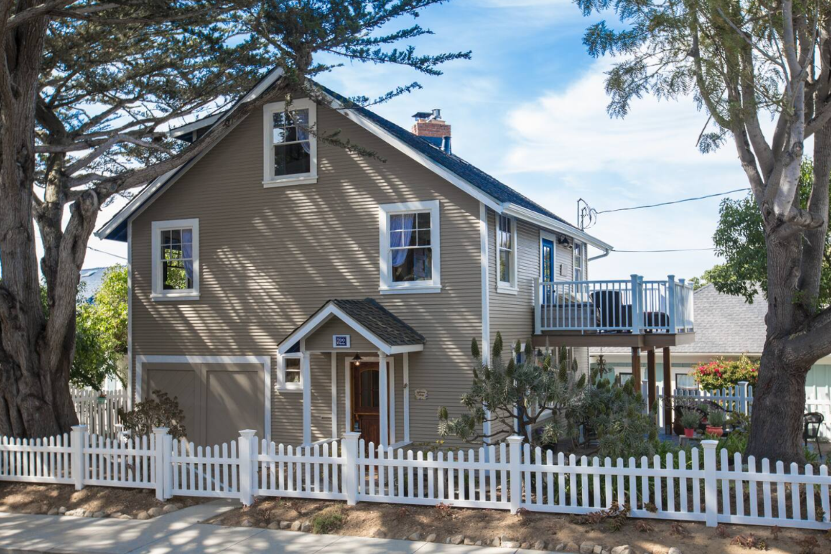 Pacific Grove House: 322 Lighthouse Ave Unit A