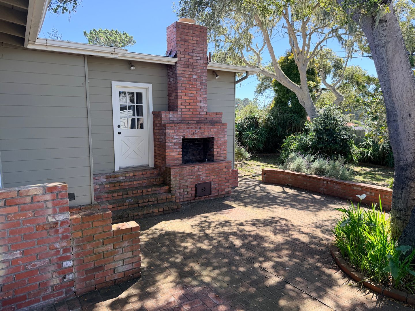 Pacific Grove House: 960 Forest Ave