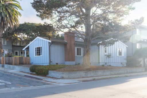 Thoughtfully Updated 2 bedroom Home in Pacific Grove – photo 1