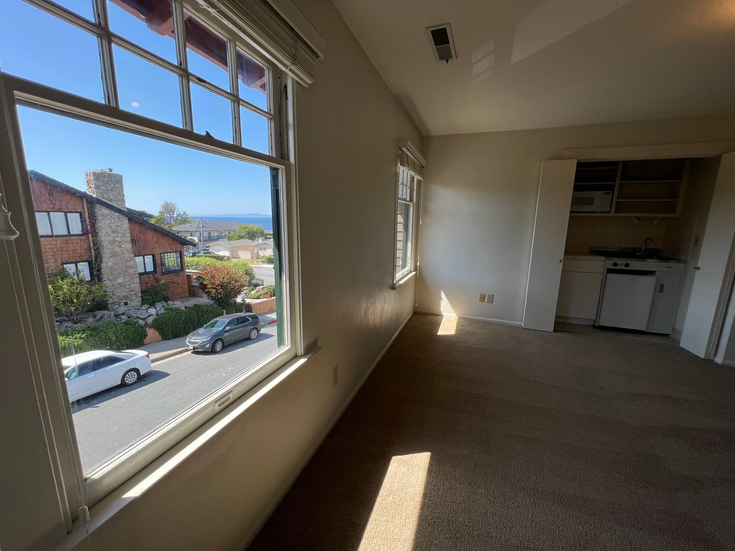 Pacific Grove Apartment: 189 Central Avenue