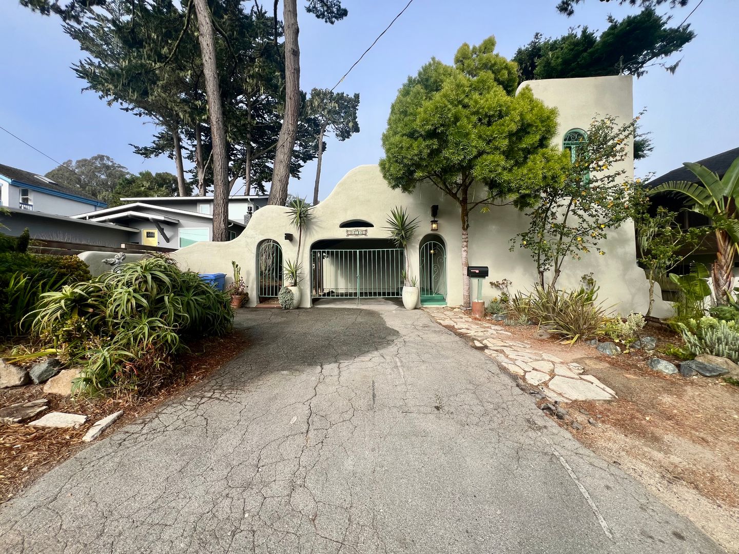 Monterey House: 671 Taylor Street
