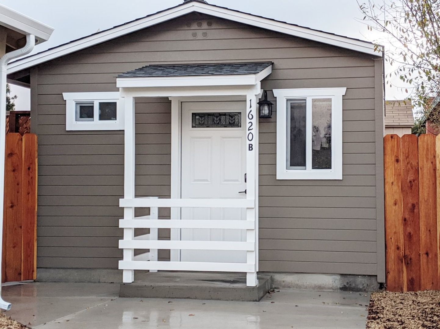 Seaside House: 1620 B Waring Street