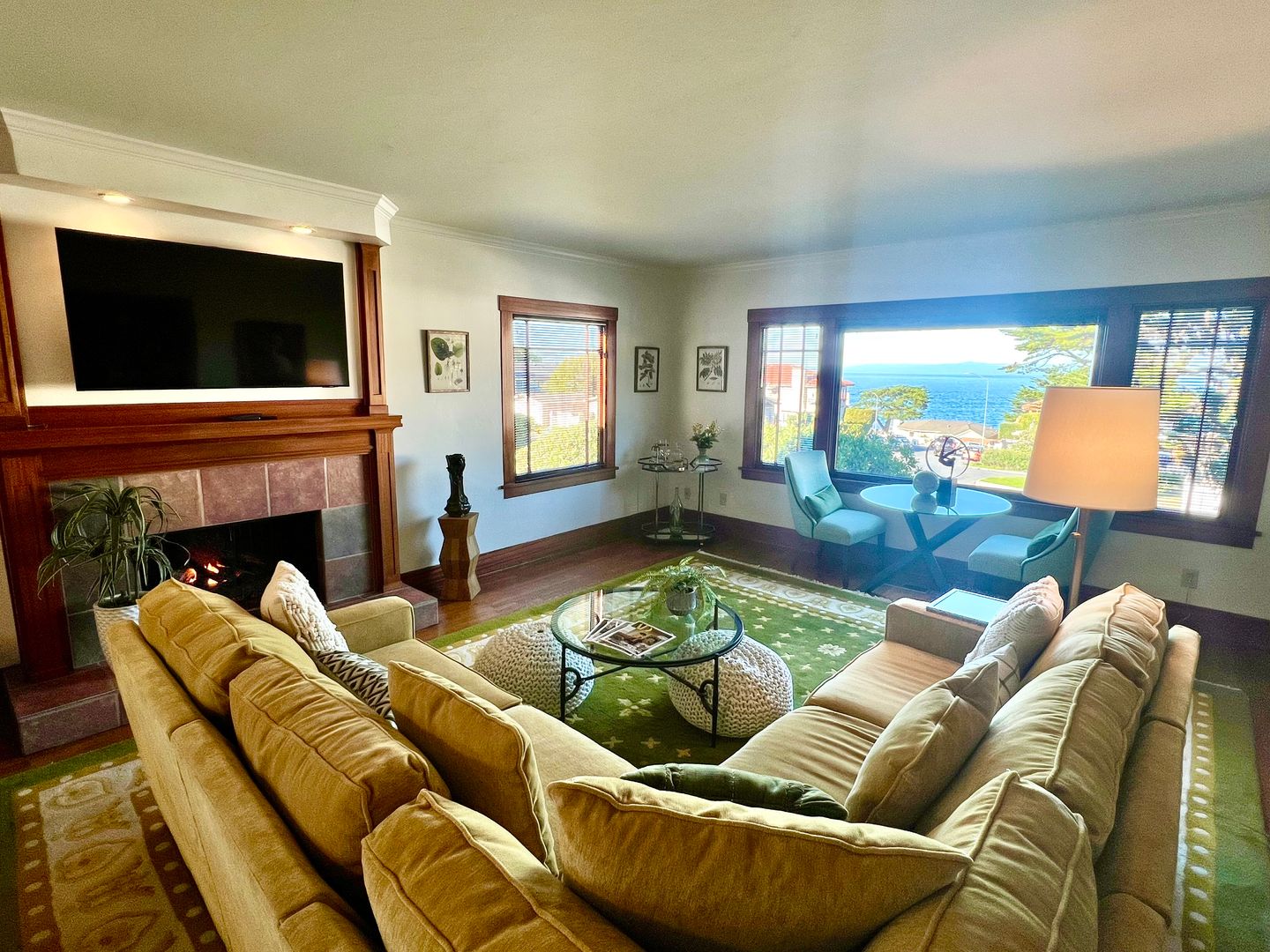 Pacifc Grove Apartment: 189 Central Avenue