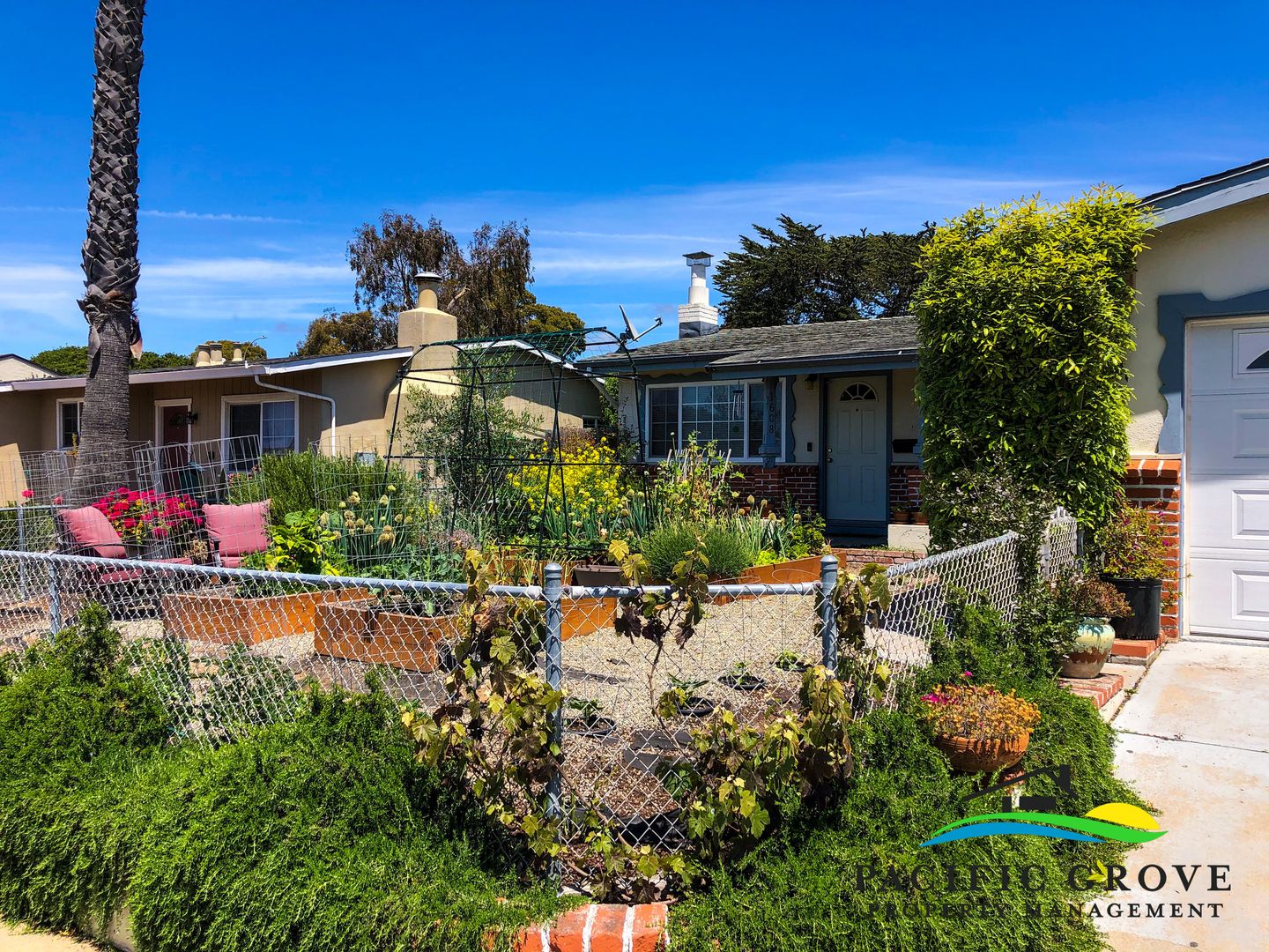 Seaside House: 1608 Luxton St