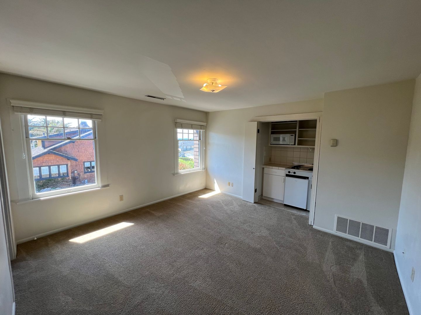 Pacific Grove Apartment: 189 Central Avenue