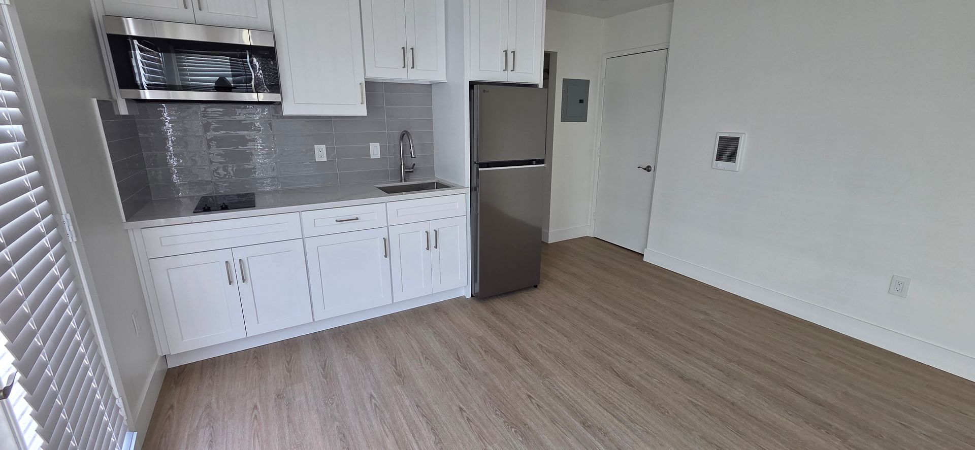 San Diego Apartment: 1025 W University Ave