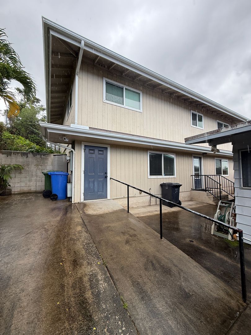 Kaneohe House: 45-561 Awapapa Place