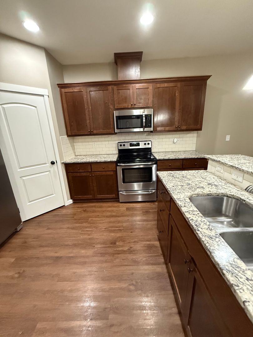 Woodridge - 2609 4 of 12