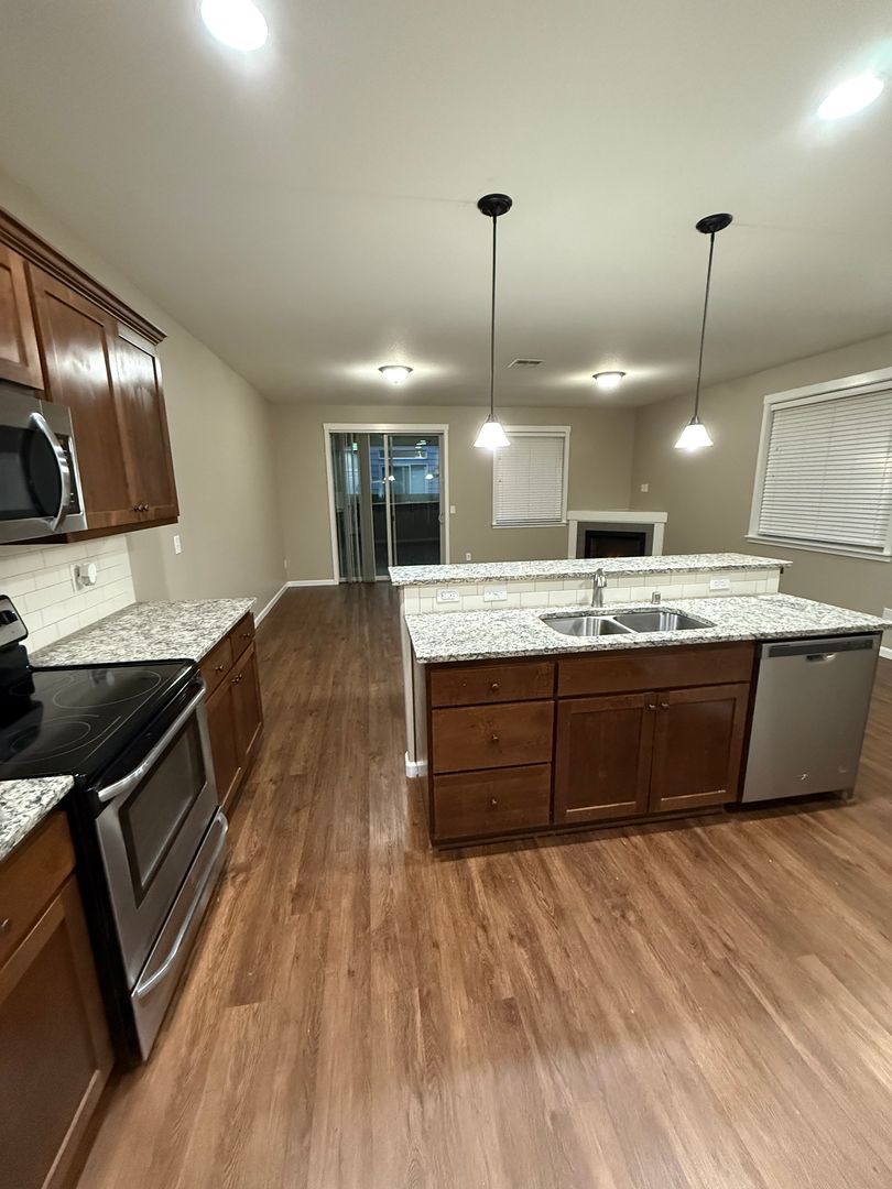 Woodridge - 2609 3 of 12