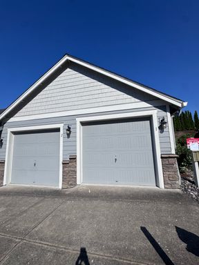 Lakes at Fishers Landing Garages !